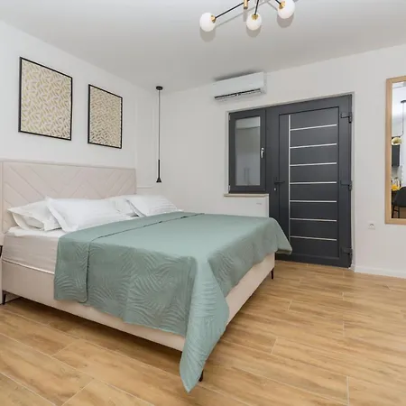 Apartment Bianco, Near Beach, Free Parking, Wi-fi *