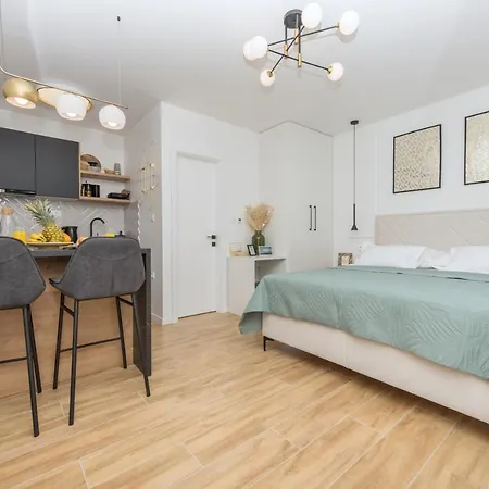 Apartment Bianco, Near Beach, Free Parking, Wi-fi *