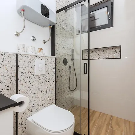 Bianco, Near Beach, Free Parking, Wi-fi Makarska